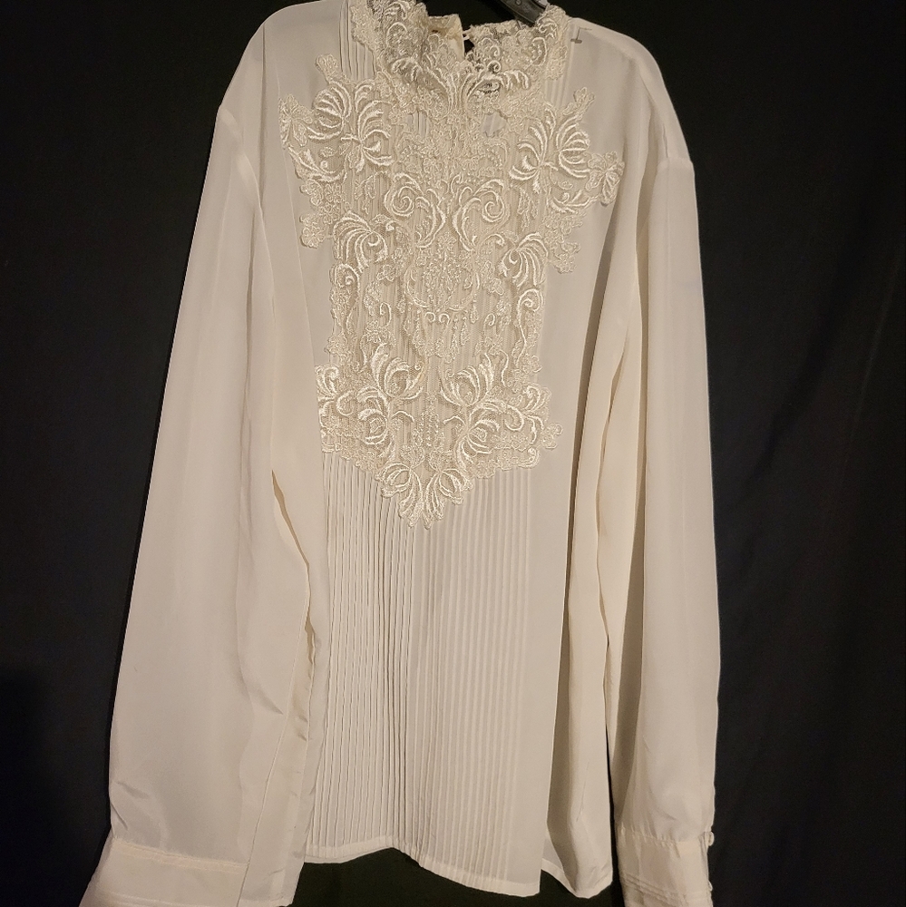 Turn heads on date night with our chic cream blouse and white-green tennis skirt